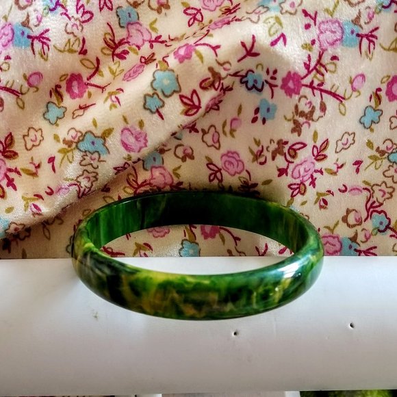 Vintage Spinach Green Bakelite Bangle 1930's-40's - Picture 1 of 11